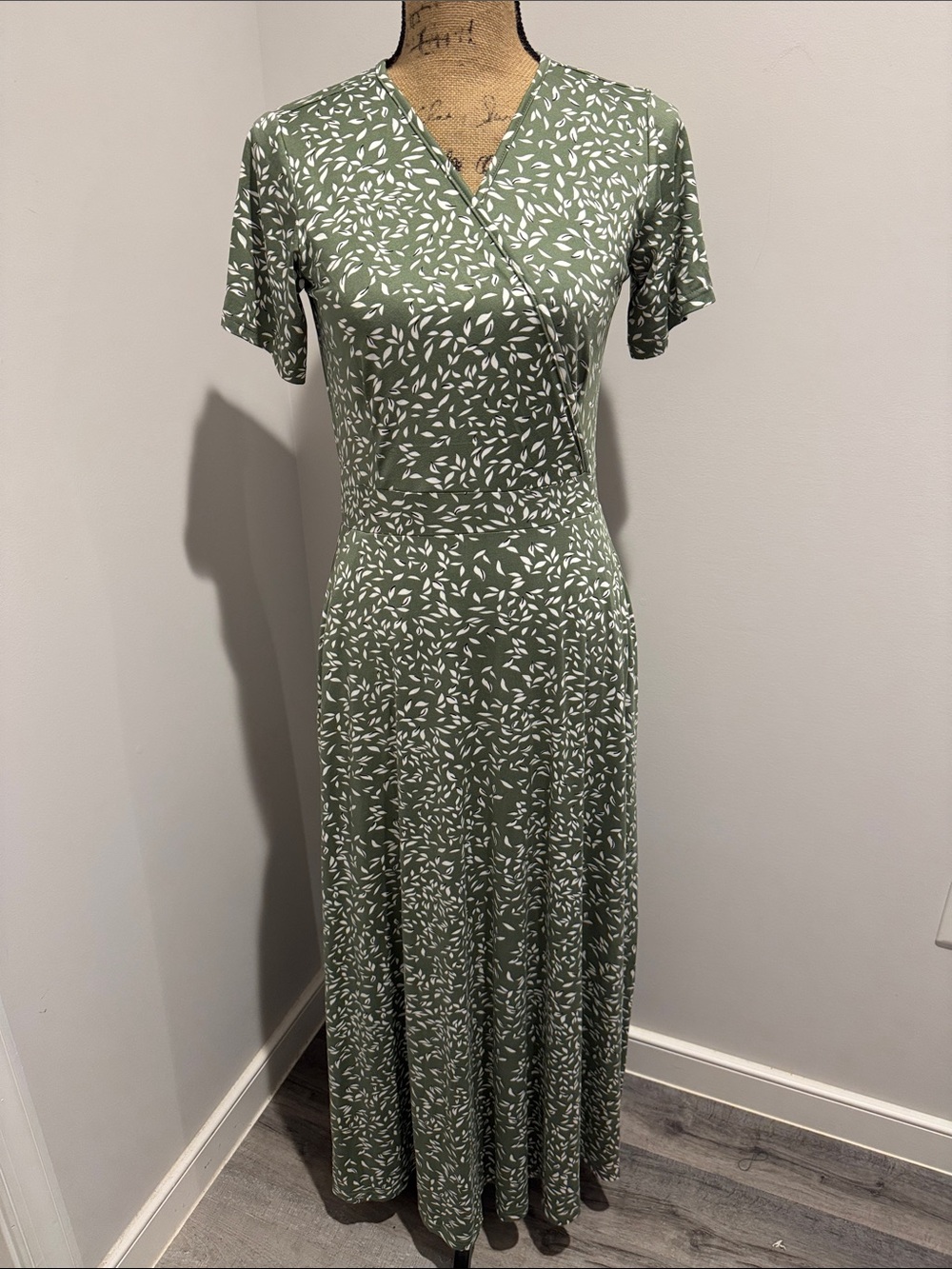 NWT Auselily Sage Green Printed Maxi Dress